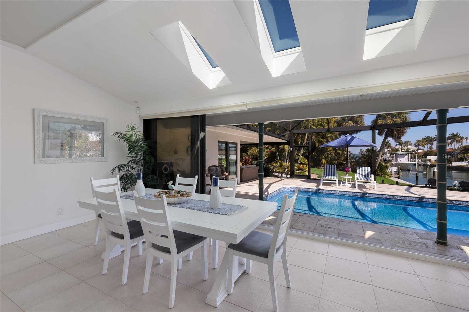 COUNTRY CLUB SHORES - Residential