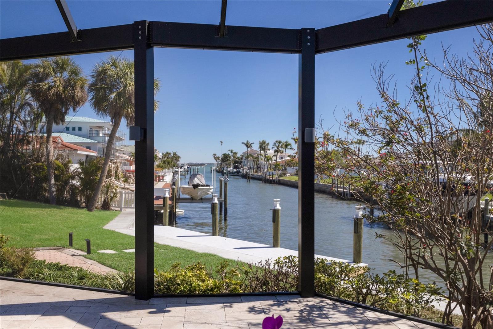 COUNTRY CLUB SHORES - Residential