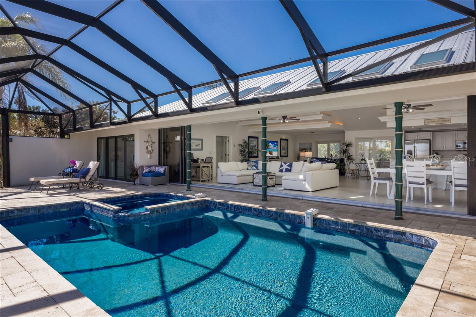 COUNTRY CLUB SHORES - Residential