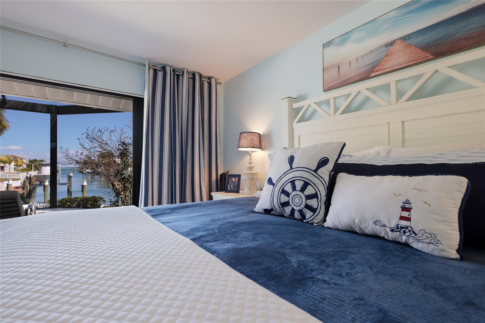 COUNTRY CLUB SHORES - Residential