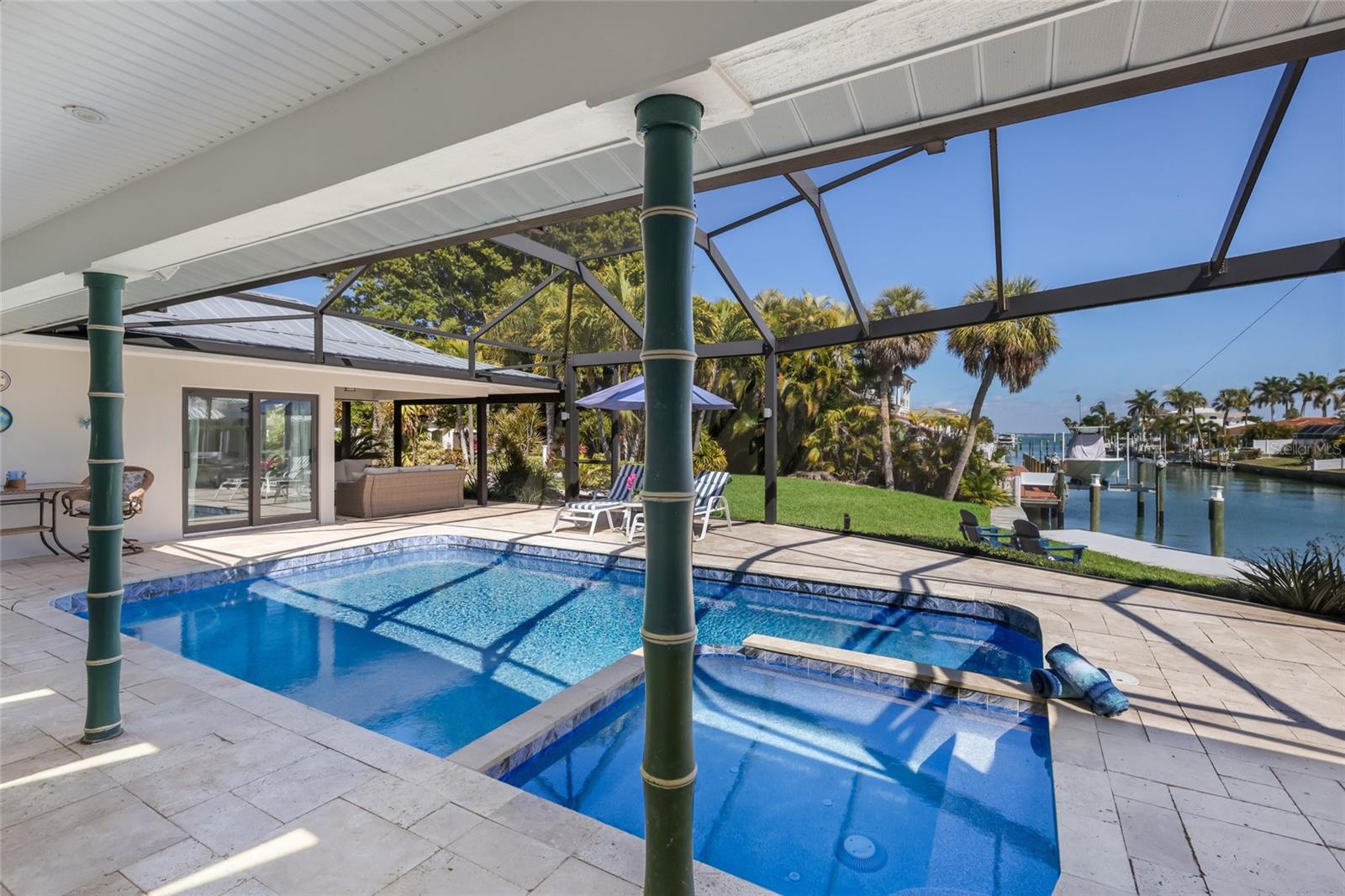 COUNTRY CLUB SHORES - Residential