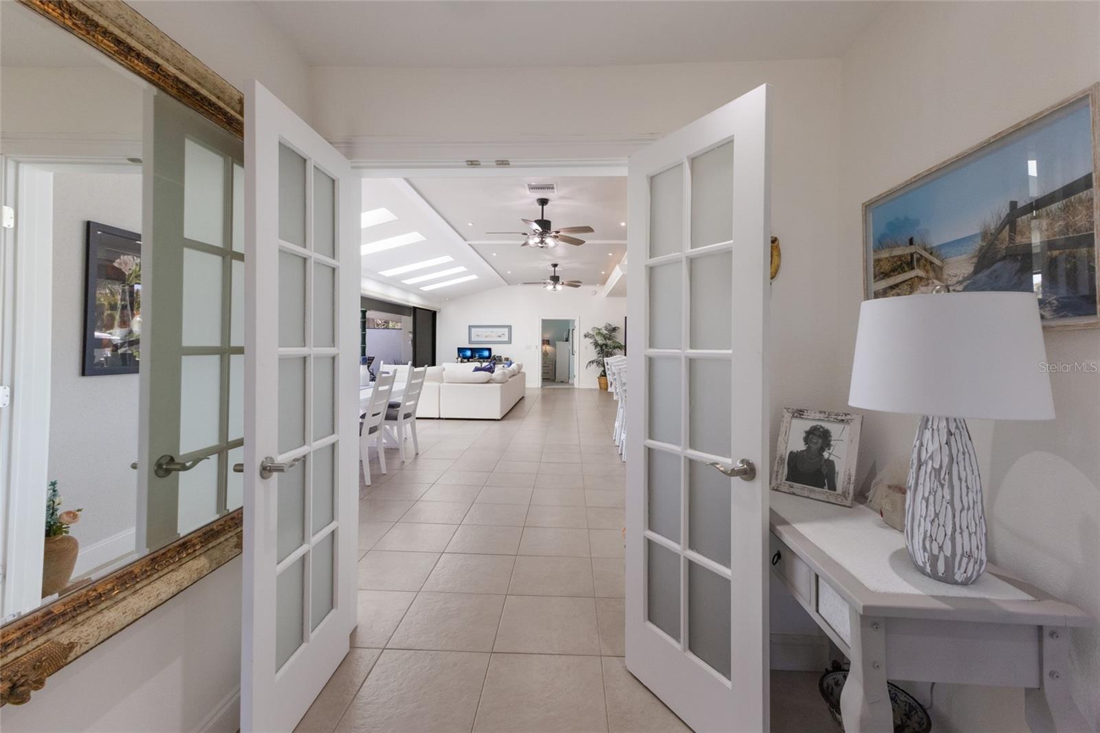 COUNTRY CLUB SHORES - Residential