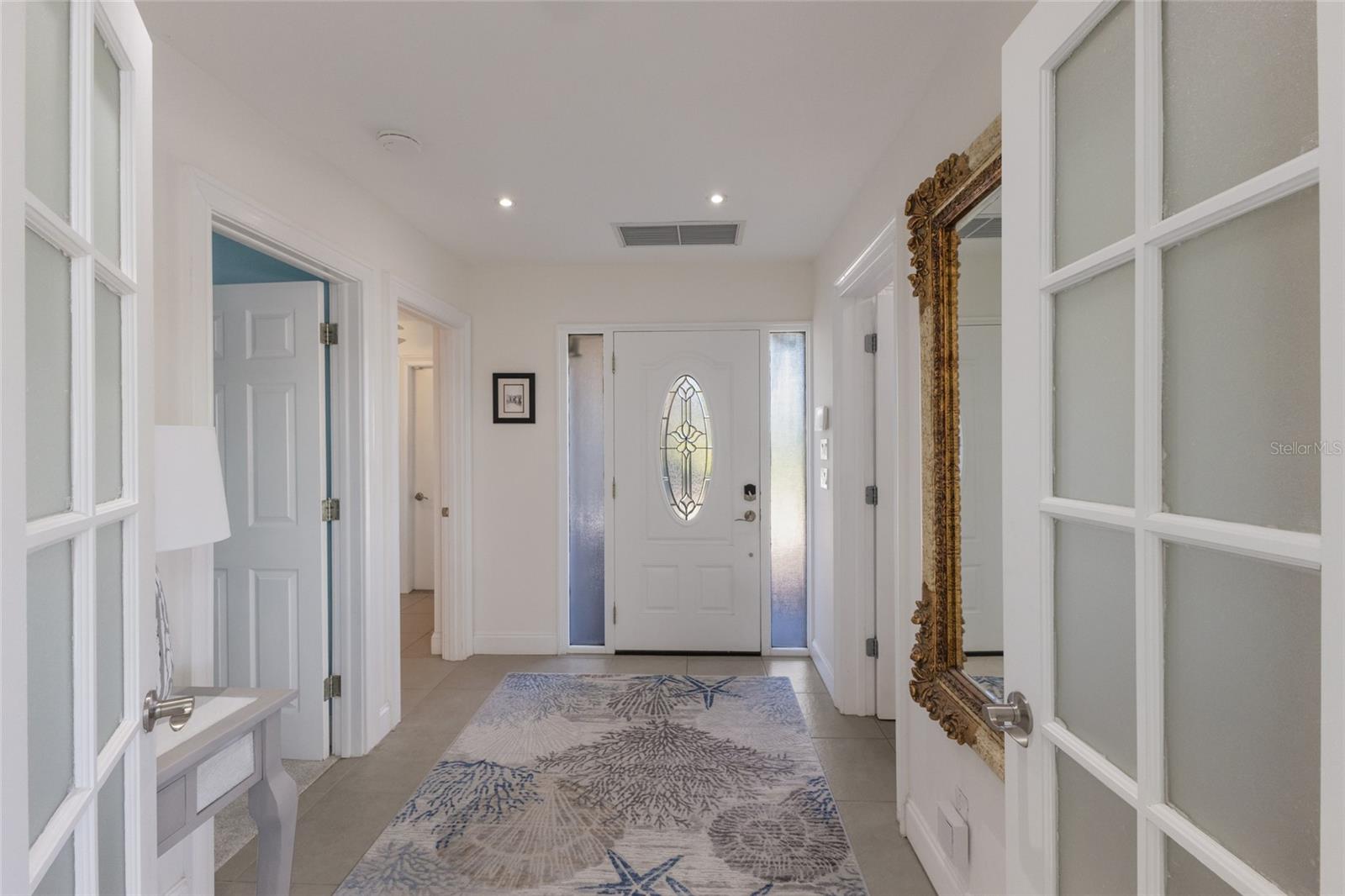 COUNTRY CLUB SHORES - Residential