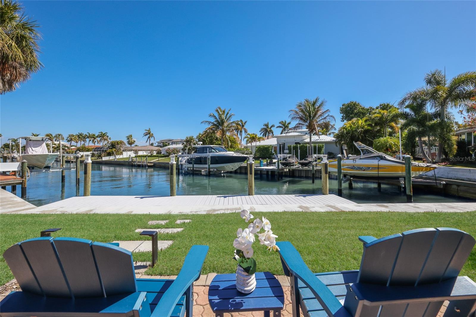 COUNTRY CLUB SHORES - Residential