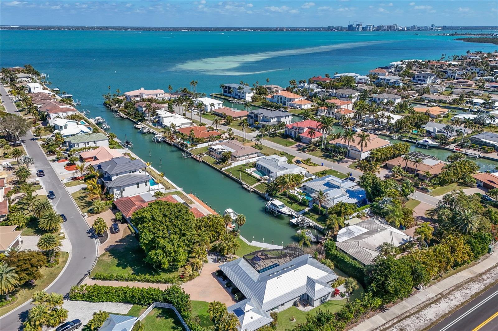 COUNTRY CLUB SHORES - Residential