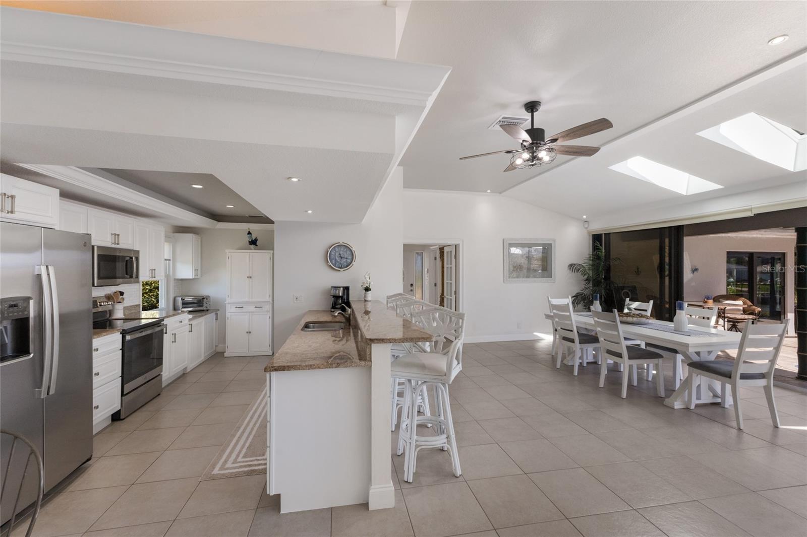 COUNTRY CLUB SHORES - Residential