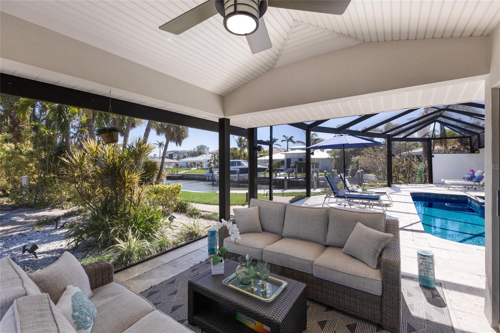 COUNTRY CLUB SHORES - Residential