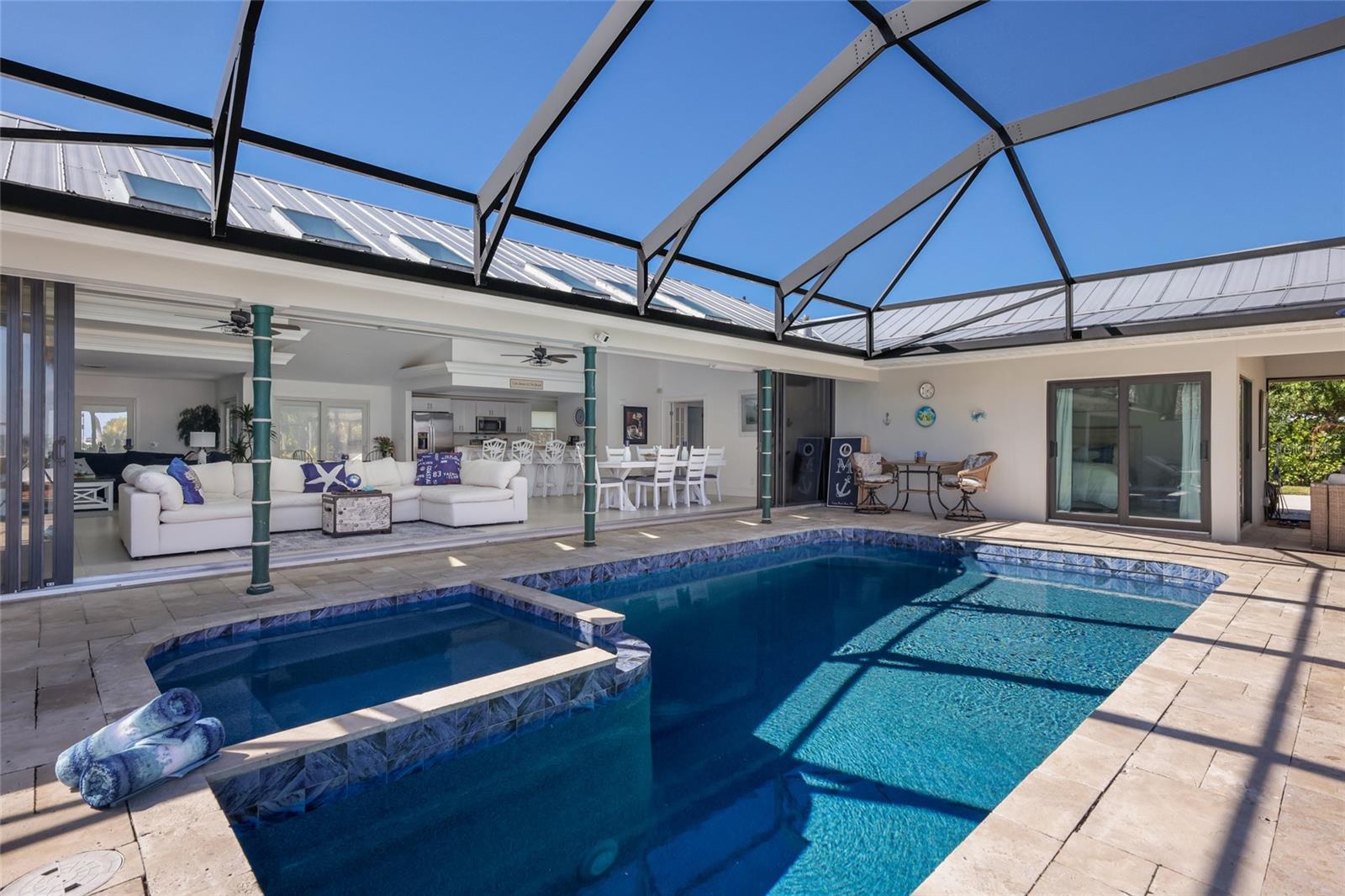 COUNTRY CLUB SHORES - Residential