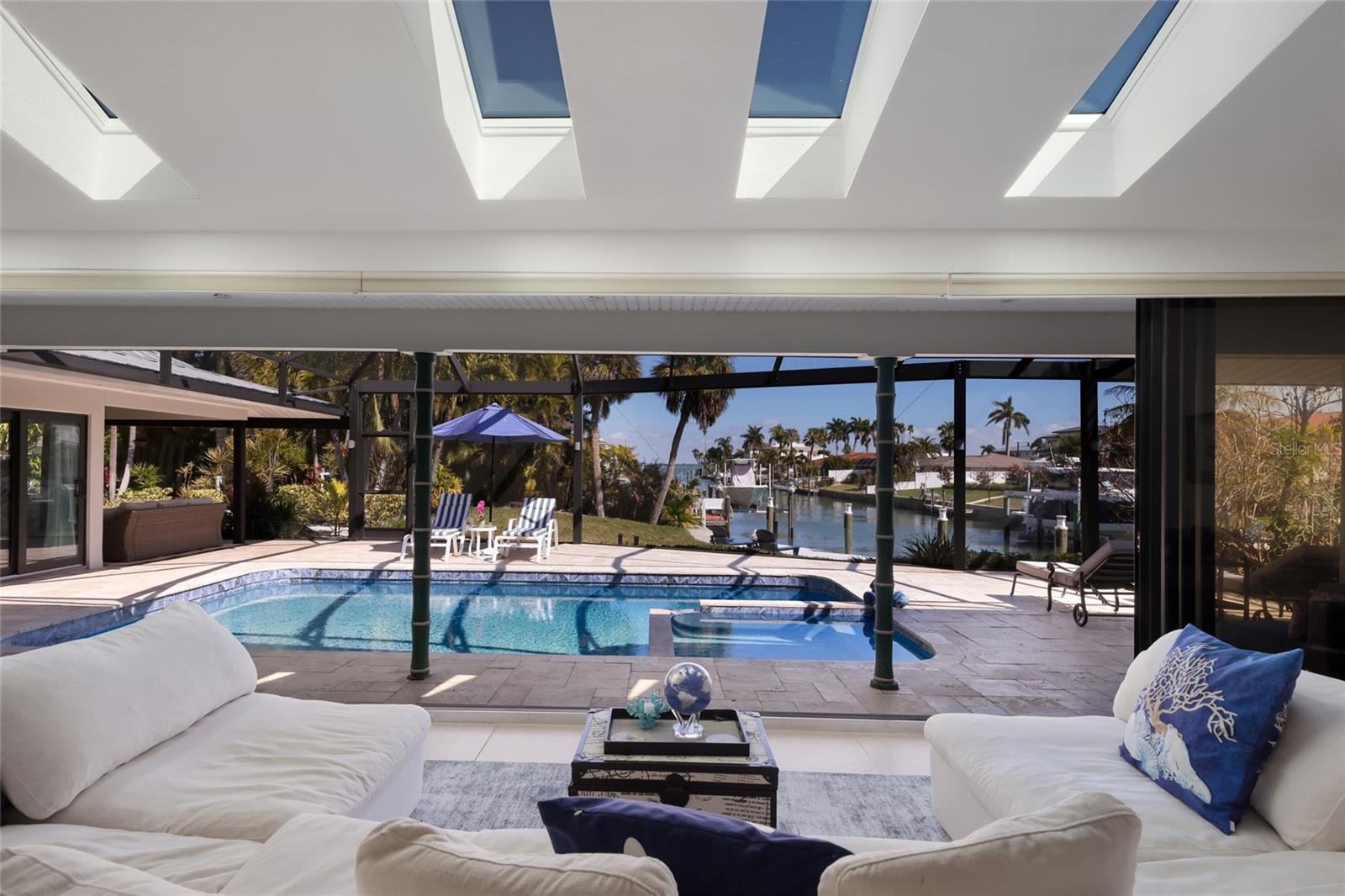 COUNTRY CLUB SHORES - Residential