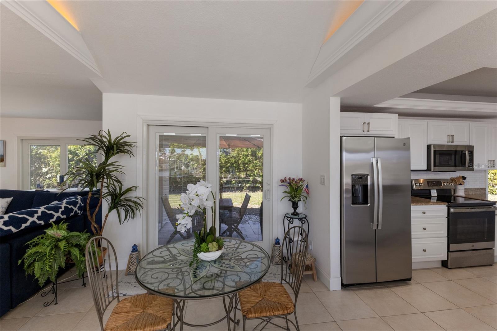 COUNTRY CLUB SHORES - Residential