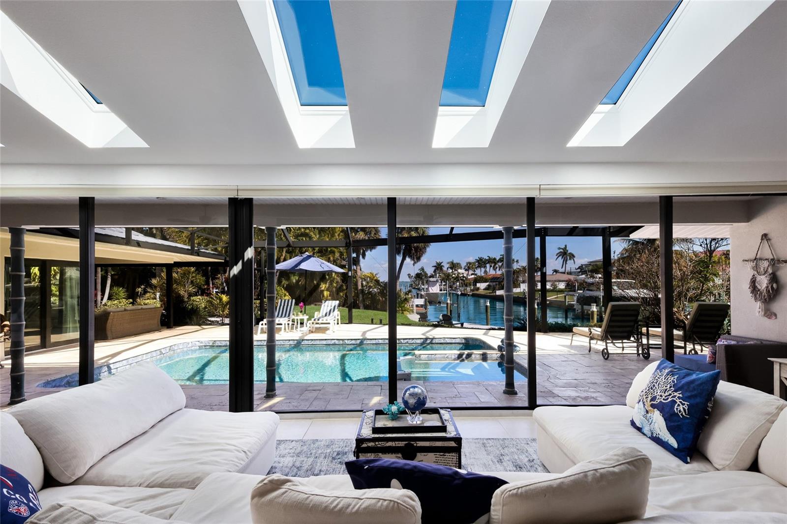 COUNTRY CLUB SHORES - Residential