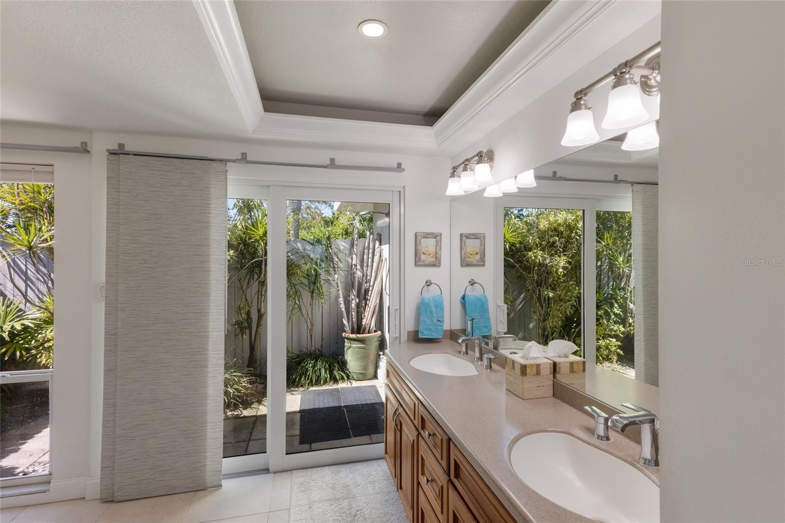 COUNTRY CLUB SHORES - Residential