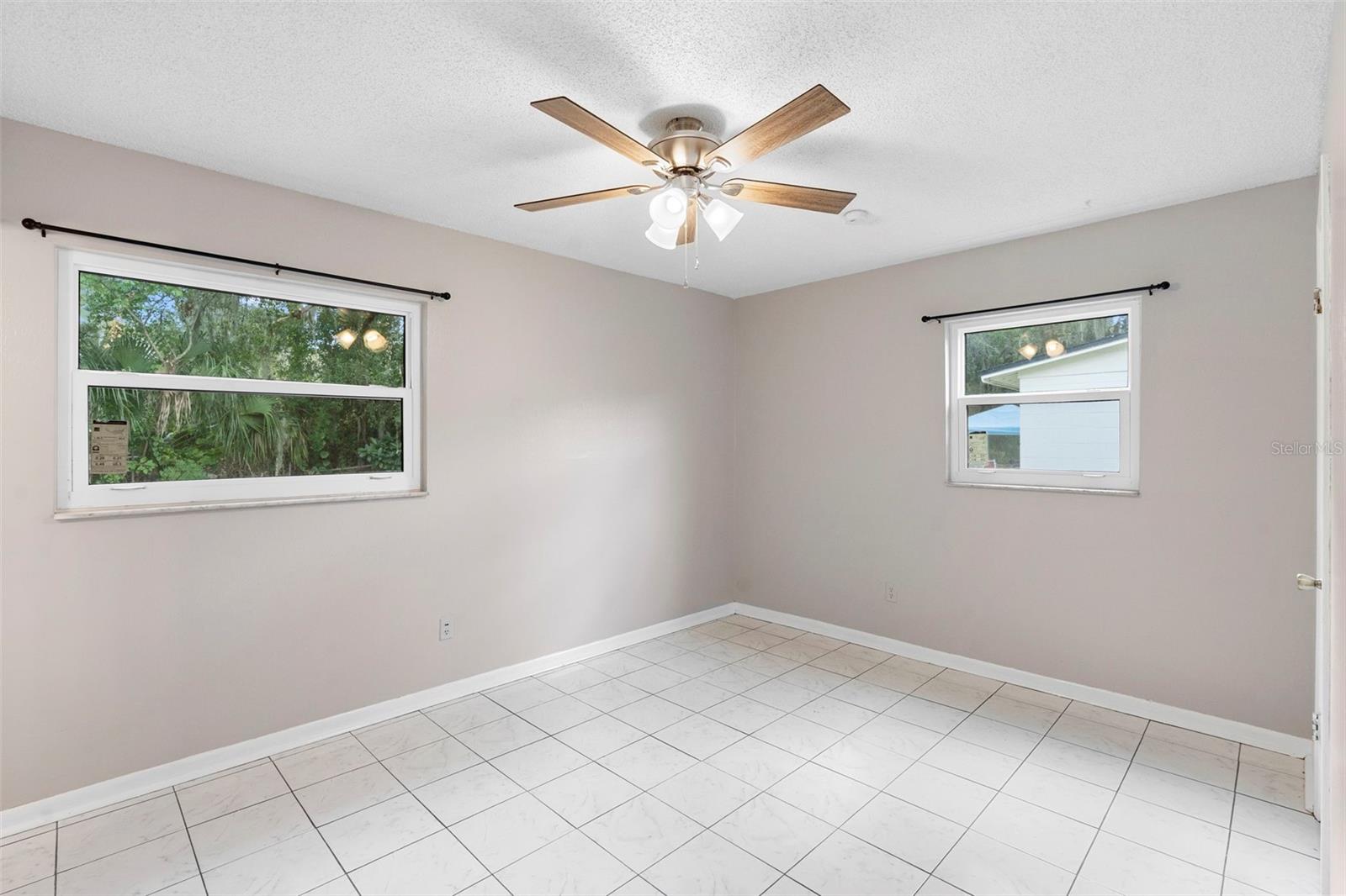 CANDLELIGHT OAKS - Residential