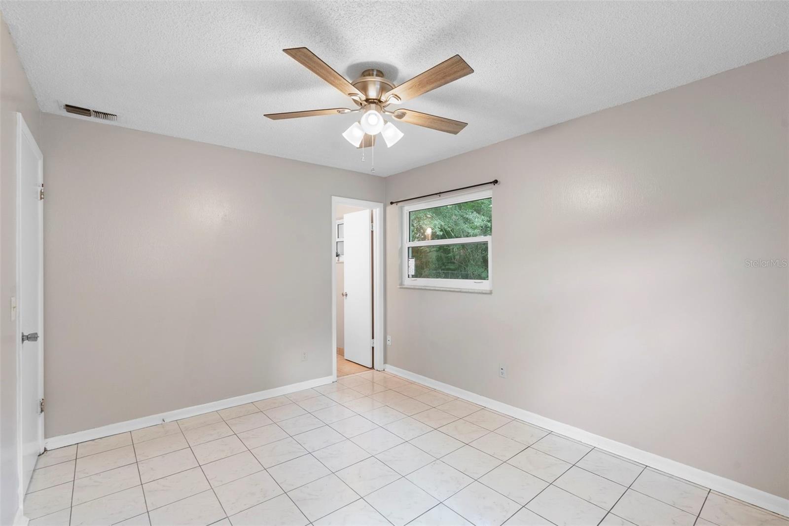 CANDLELIGHT OAKS - Residential