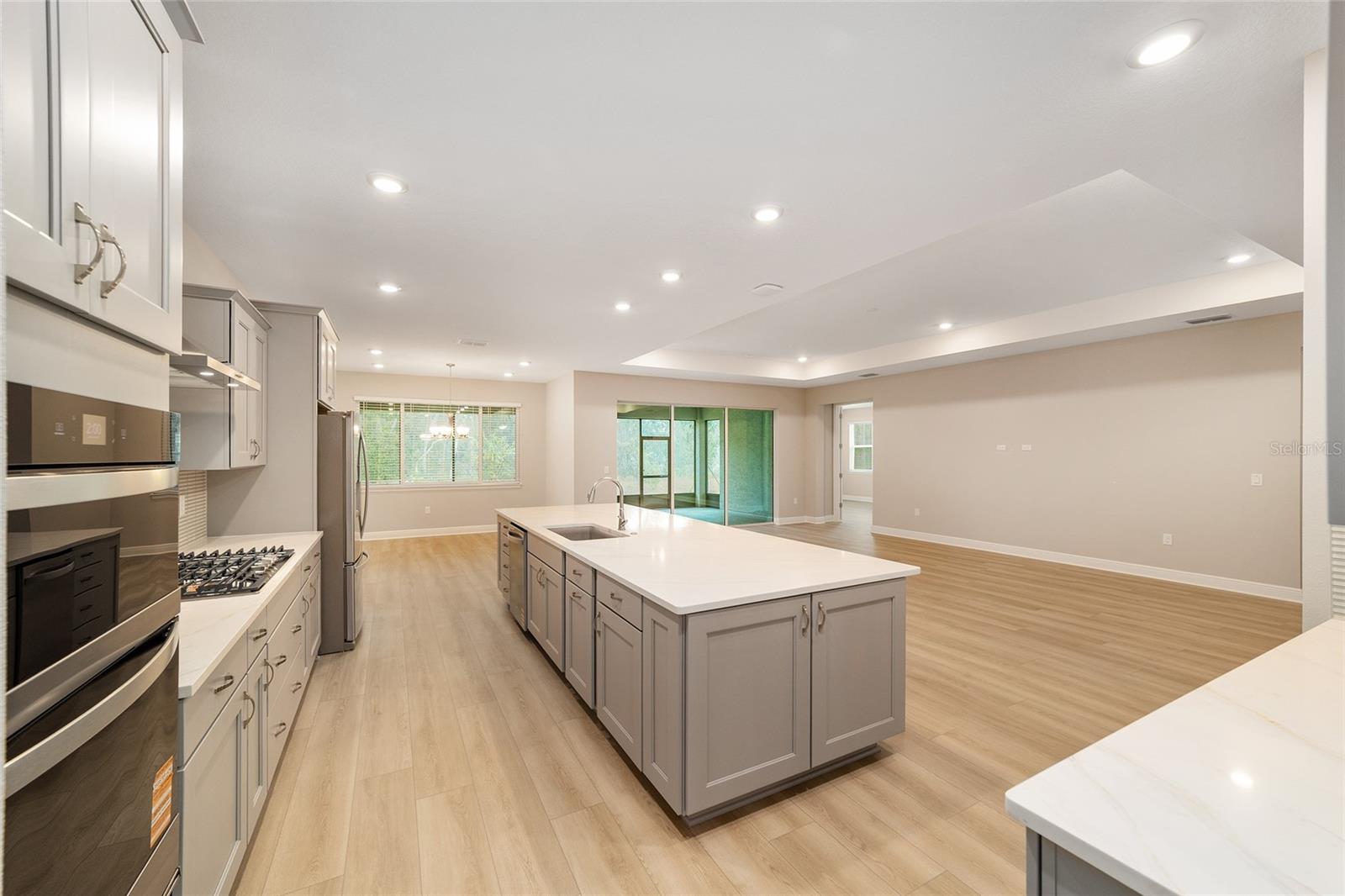ON TOP OF THE WORLD - Residential