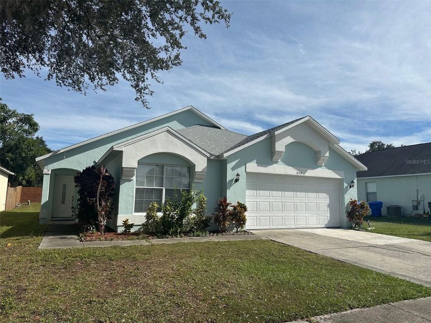 HIGHLY DESIRED LAKESIDE COMMUNITY.  PERFECT AREA WITH NO REAR NEIGHBORS.  ENJOY THIS OPEN FLOOR PLAN HOME WITH UPGRADED MODERN  LIGHTED KITCHEN CABINETS AND QUARTZ COUNTER TOP.  LARGE LIVING ROOM AND FORMAL DINING ROOM.  THIS AMAZING HOME HAS ALL YOU NEED WITH MANY COMMUNIY FEATURES. DON'T MISS THIS ONE!