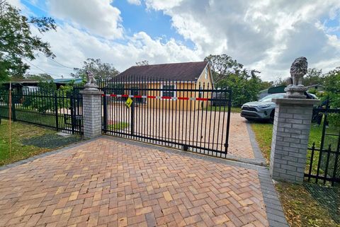 7211 WAYCROSS AVENUE TAMPA FL 33619