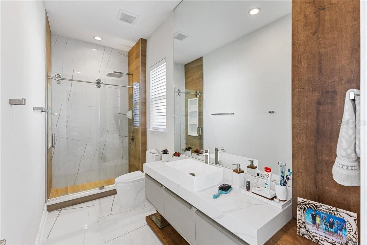 LAKESHORE - Residential