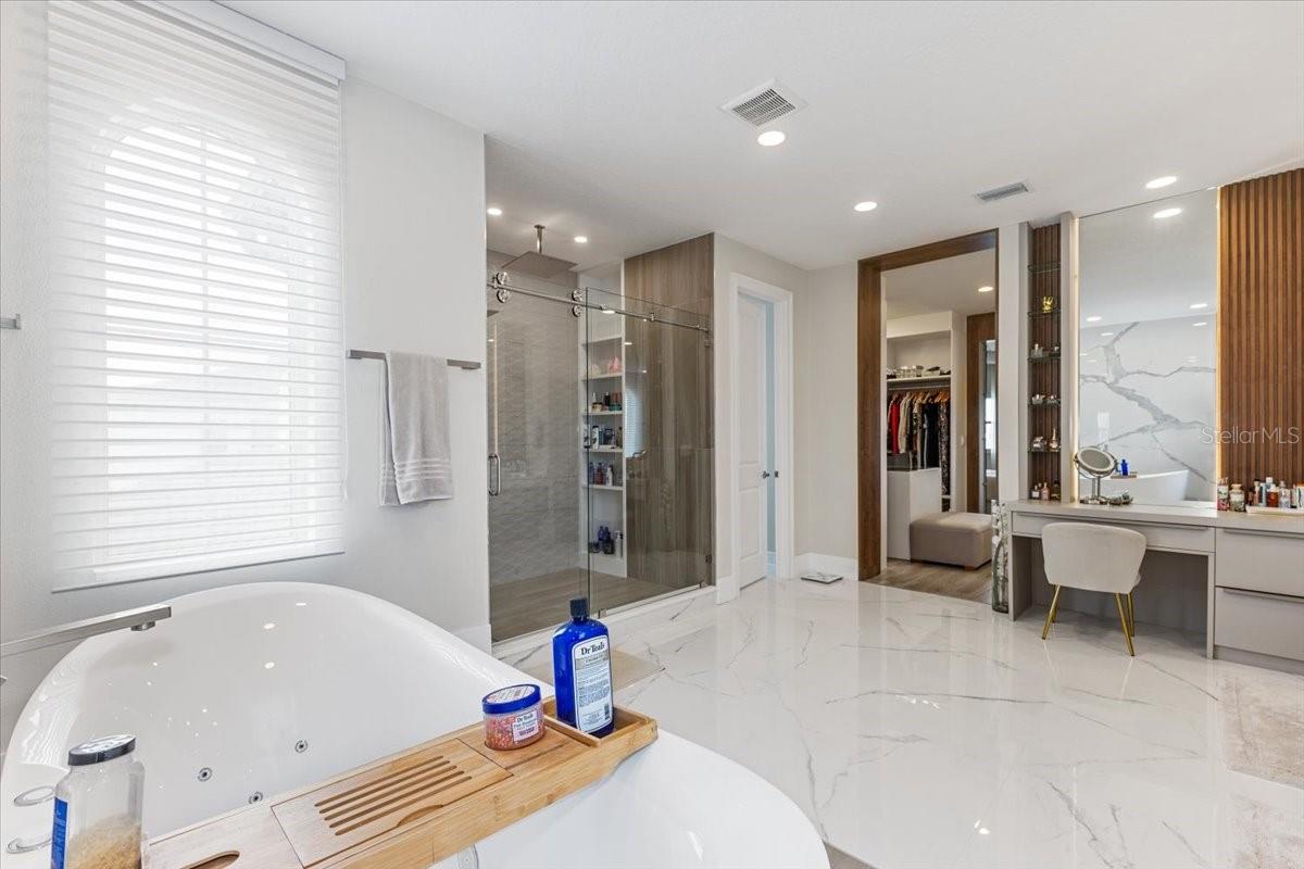 LAKESHORE - Residential