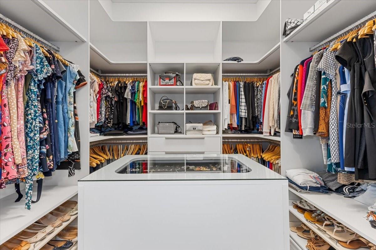 LAKESHORE - Residential