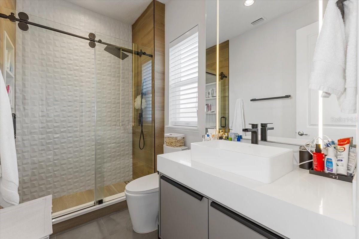 LAKESHORE - Residential