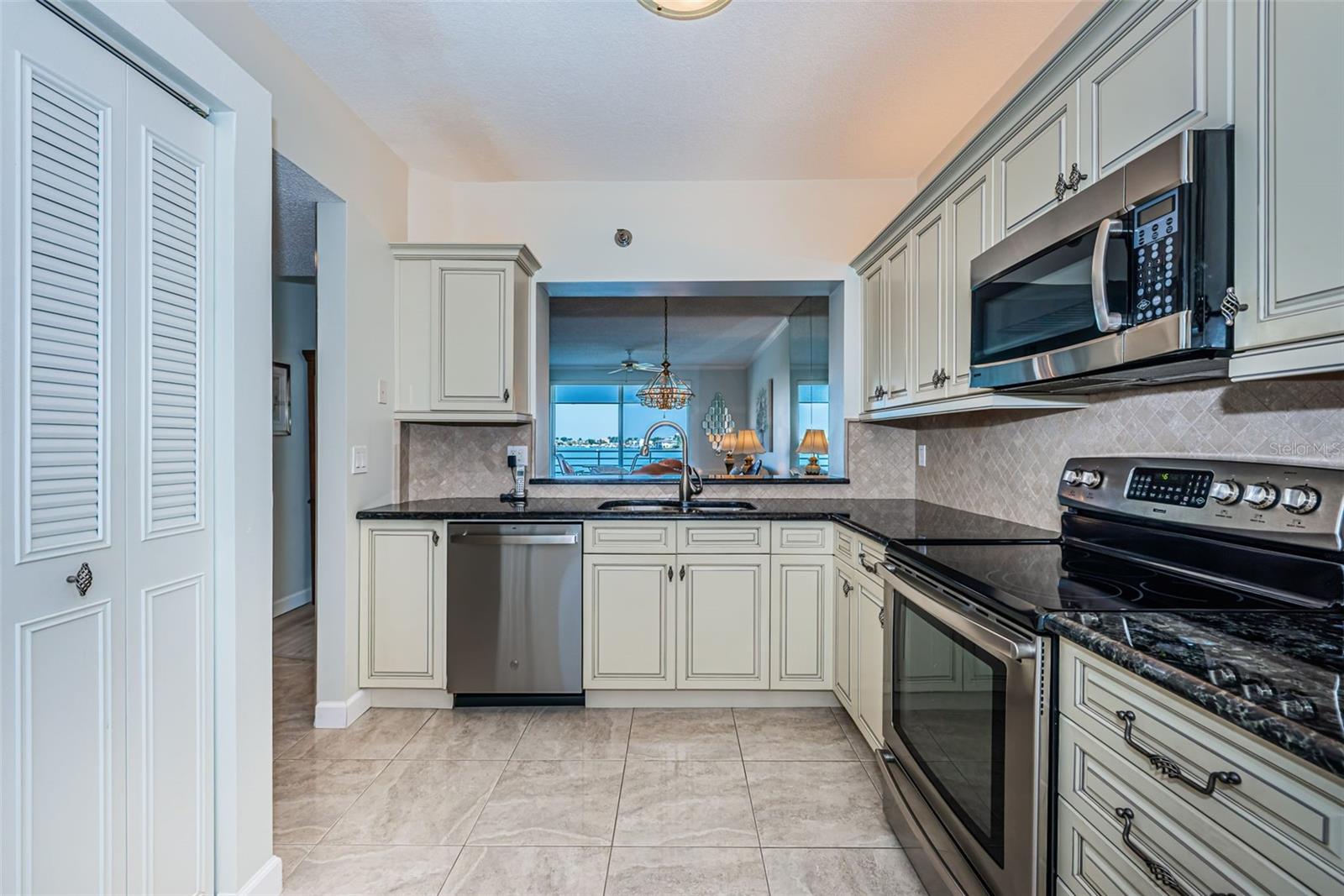 HARBOURSIDE CONDO - Residential