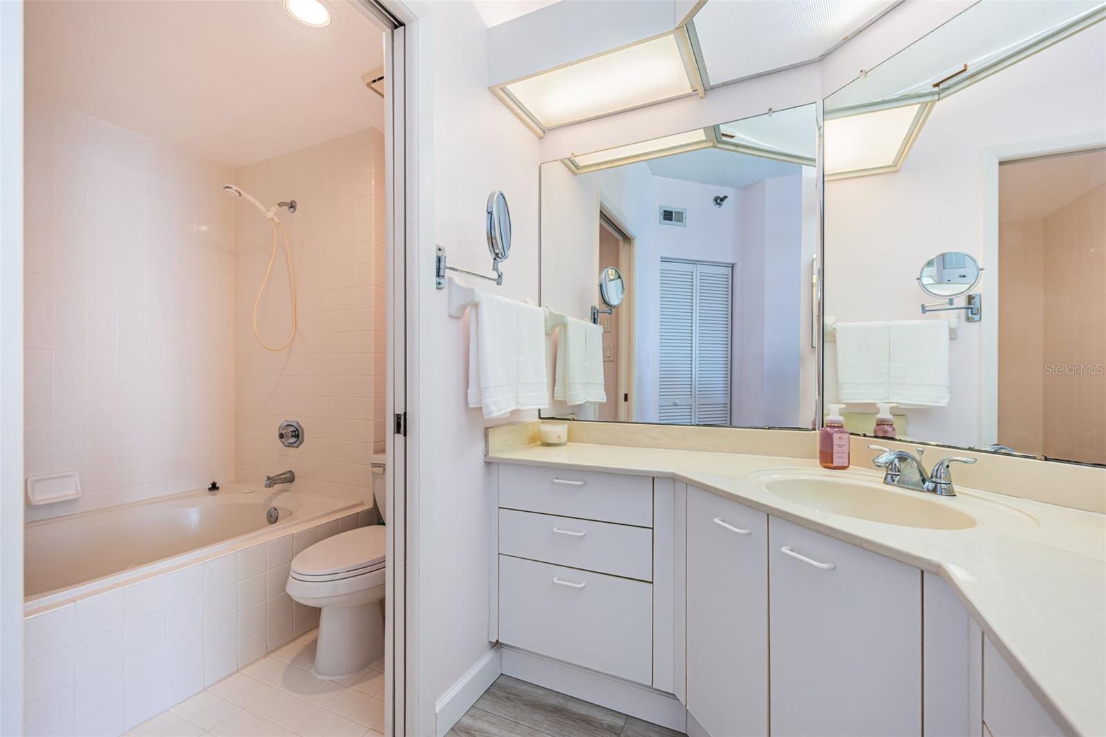 HARBOURSIDE CONDO - Residential