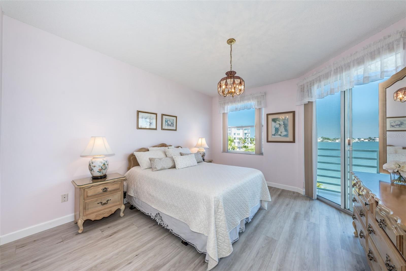 HARBOURSIDE CONDO - Residential