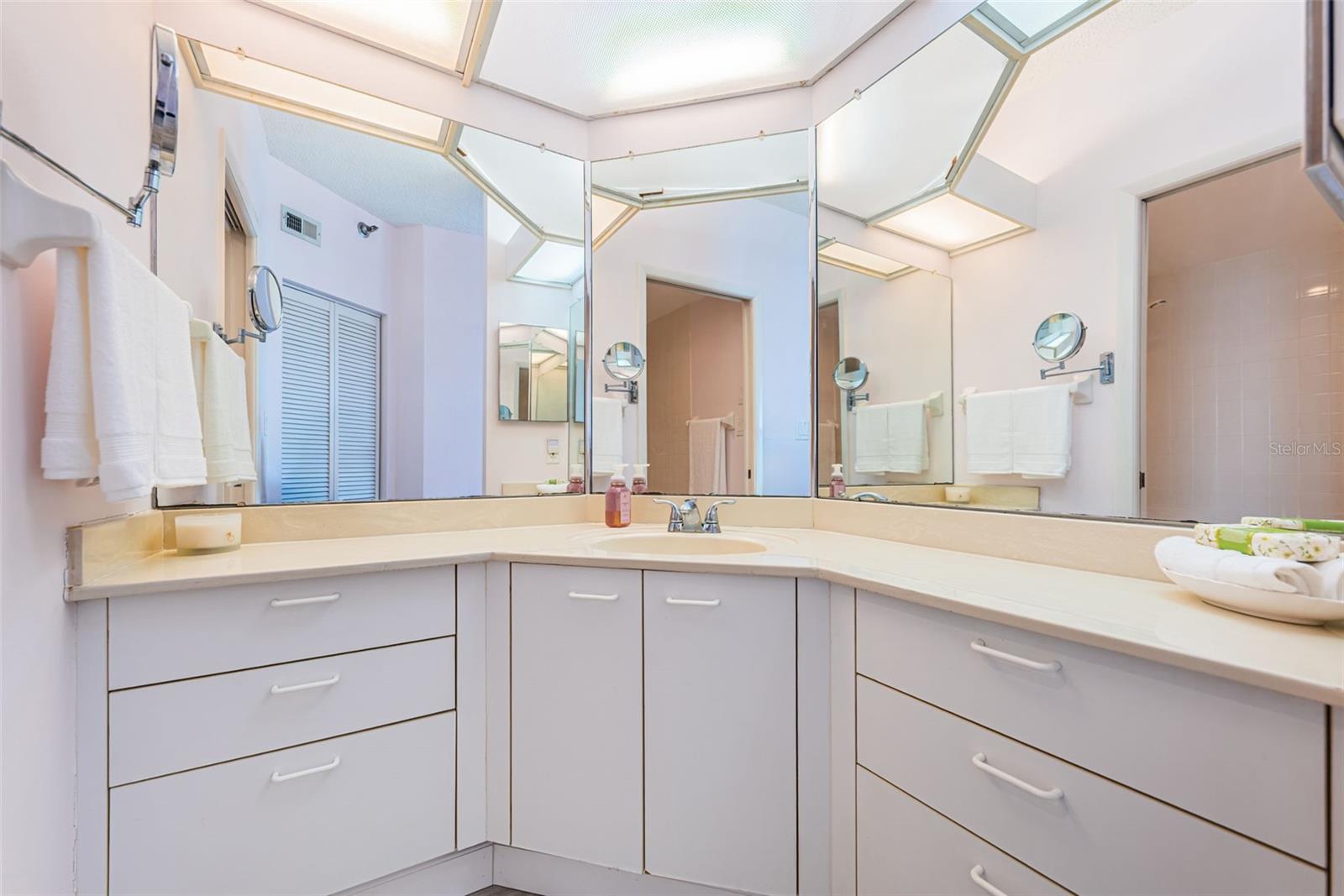 HARBOURSIDE CONDO - Residential