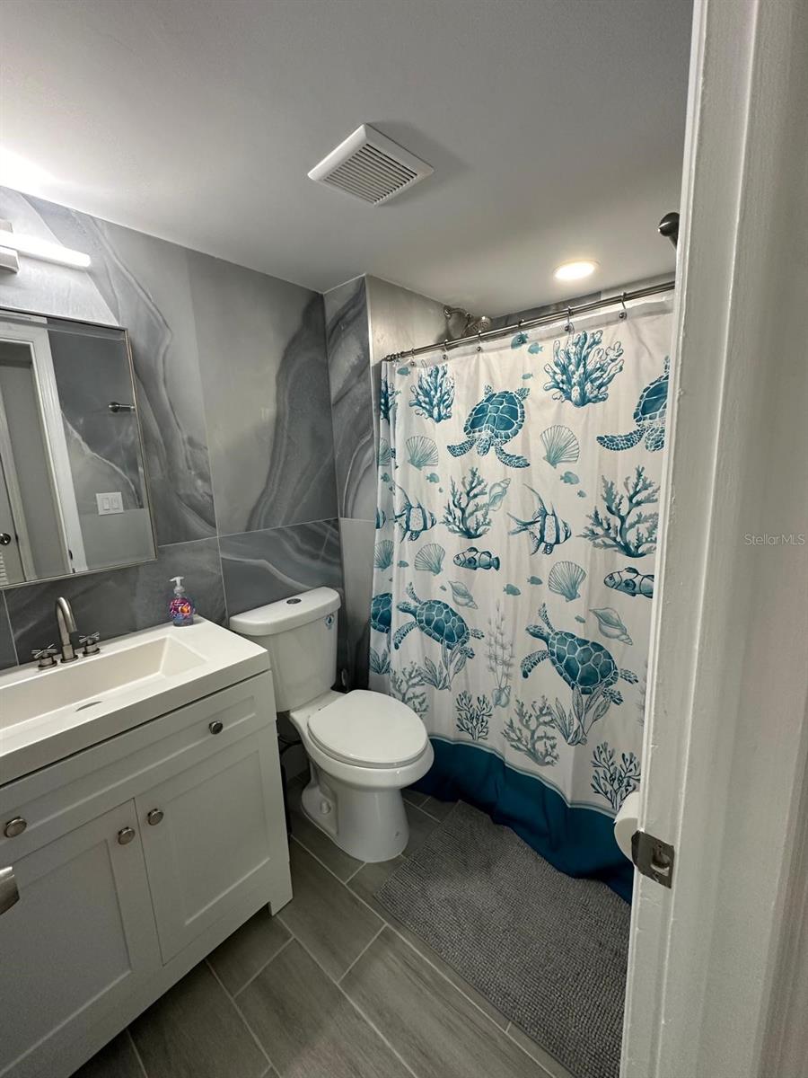 OAK DOORS THE CONDO, UNIT 203 - Residential Lease