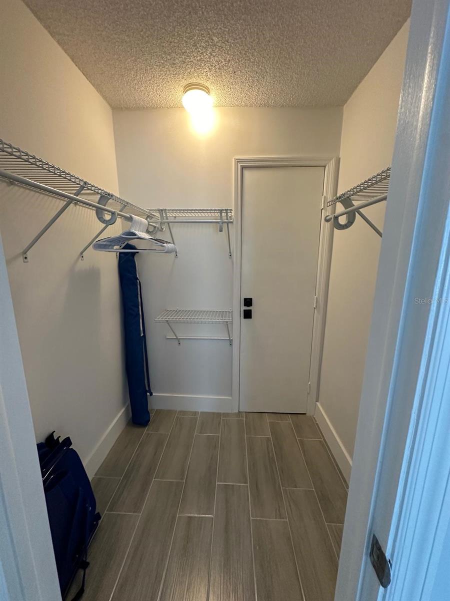 OAK DOORS THE CONDO, UNIT 203 - Residential Lease