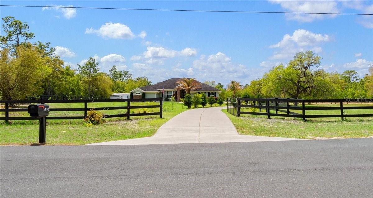 5400 W YEARLING DRIVE