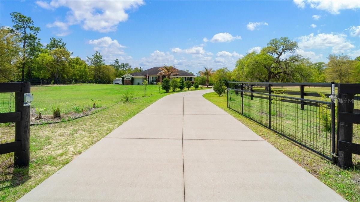 5400 W YEARLING DRIVE