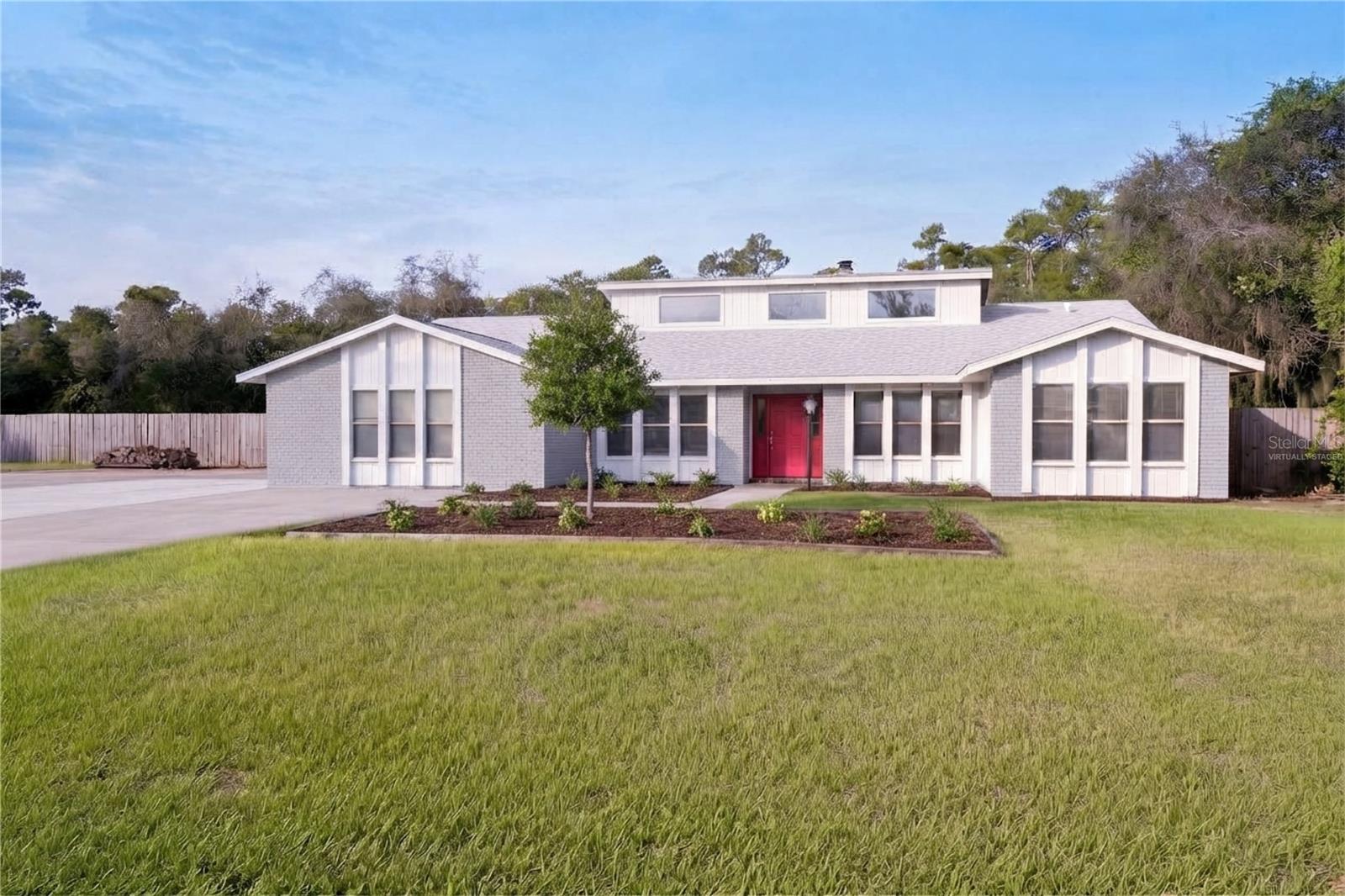 650 W LORRAINE DRIVE