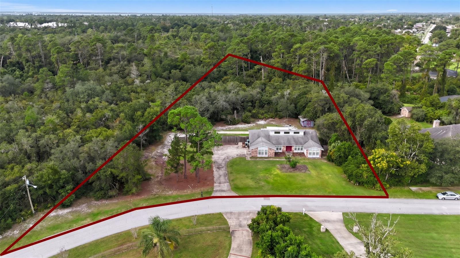 650 W LORRAINE DRIVE