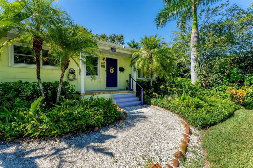 Photo of 1002 22nd Street W, Bradenton, FL 34205 (MLS # A4666429)