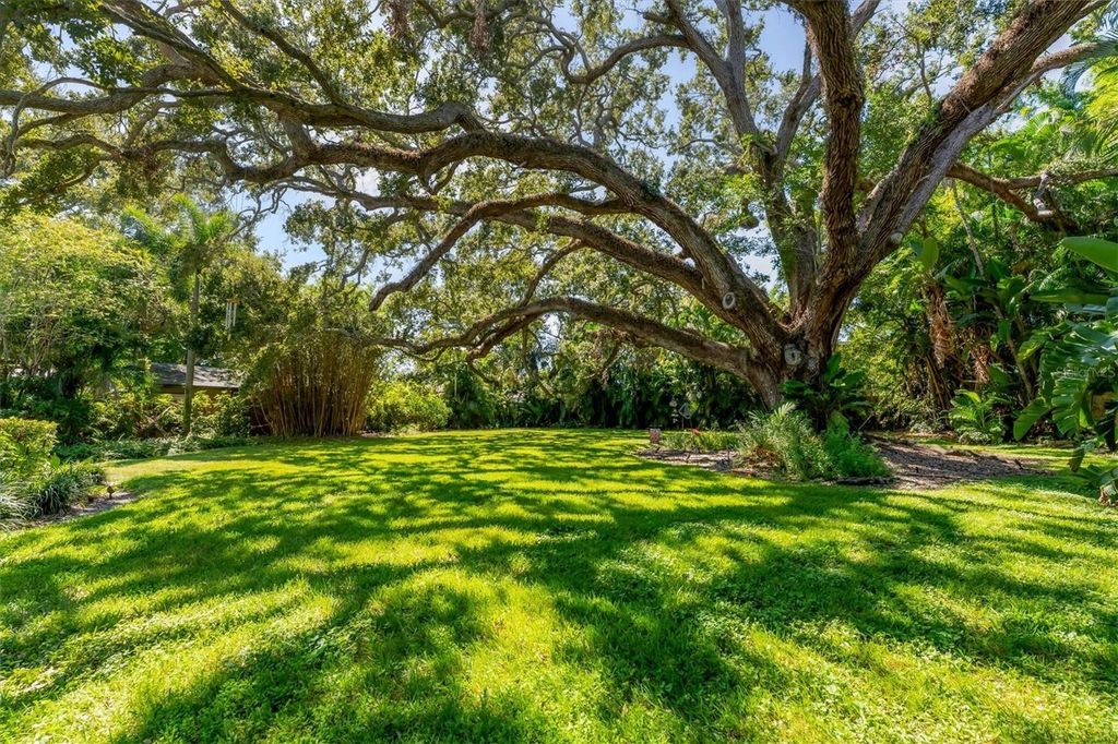 Photo of 1002 22nd Street W, Bradenton, FL 34205 (MLS # A4666429)