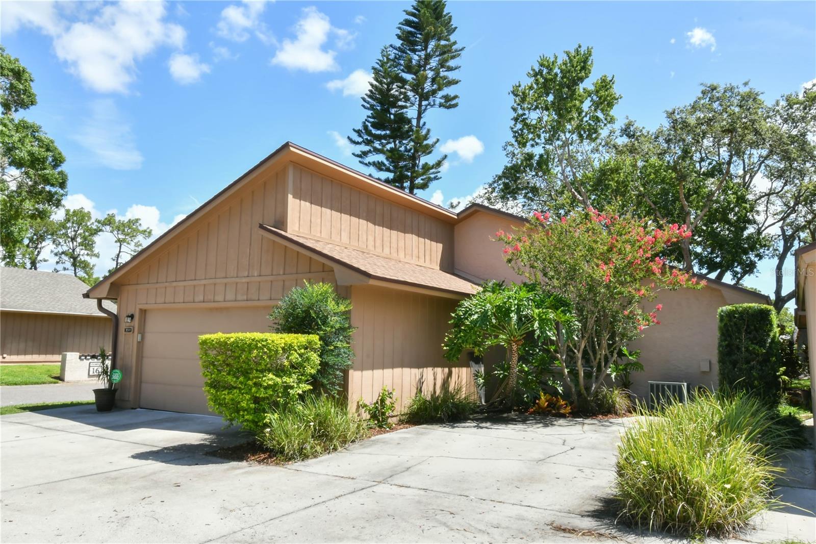 271 RAINTREE DRIVE