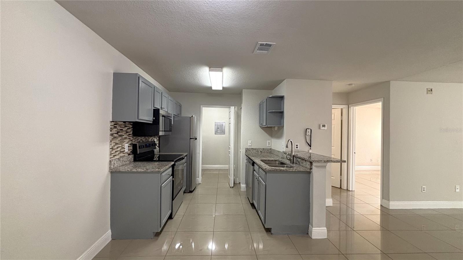 SANDLAKE PRIVATE RESIDENCES - Residential Lease