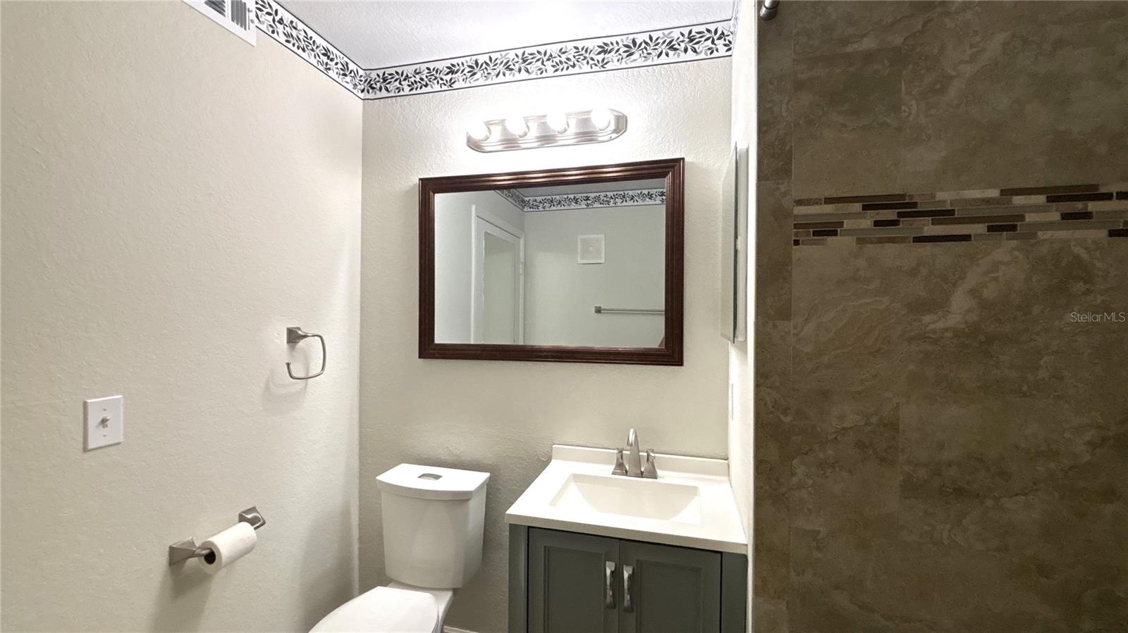 SANDLAKE PRIVATE RESIDENCES - Residential Lease