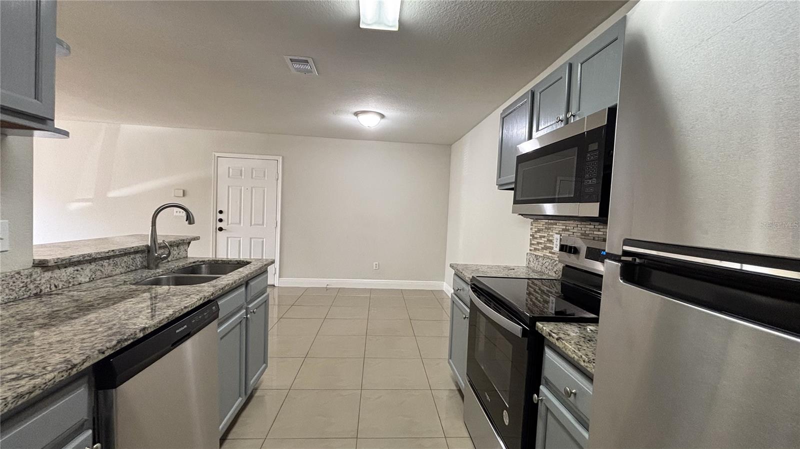 SANDLAKE PRIVATE RESIDENCES - Residential Lease