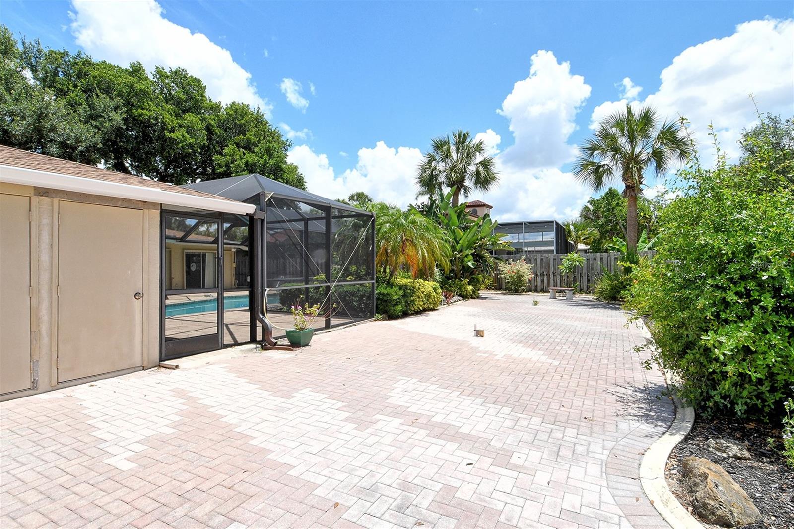 FRST LAKES COUNTRY CLUB ESTATES - Residential