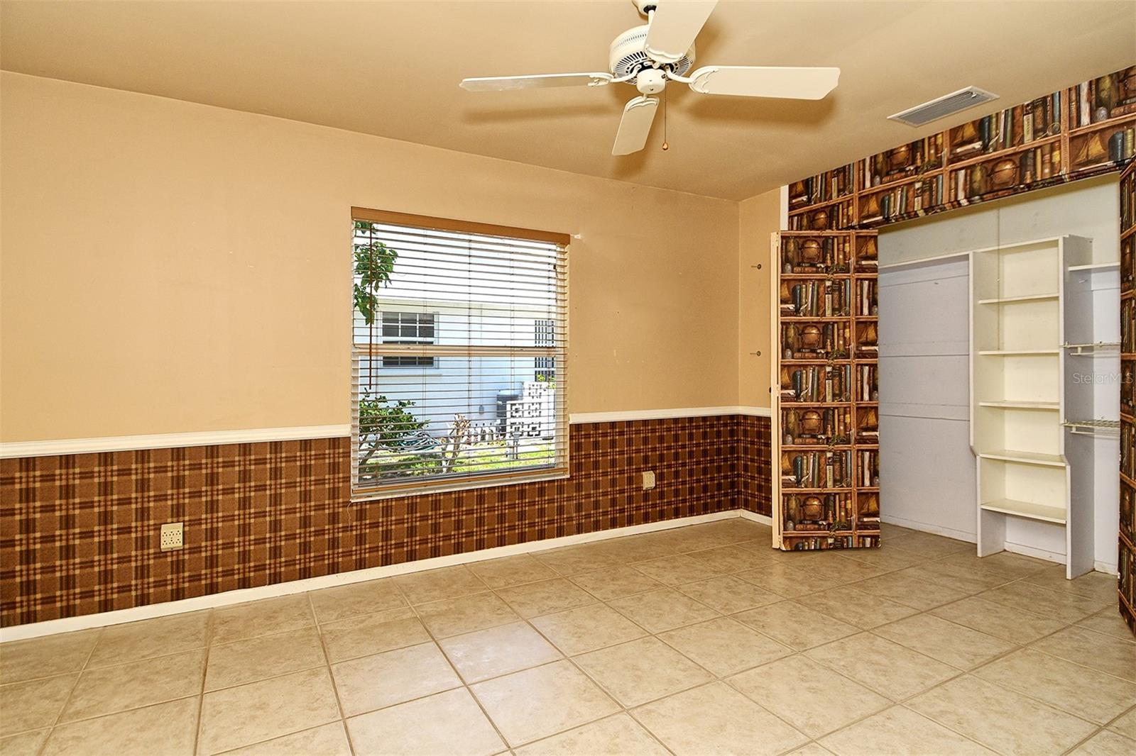 FRST LAKES COUNTRY CLUB ESTATES - Residential