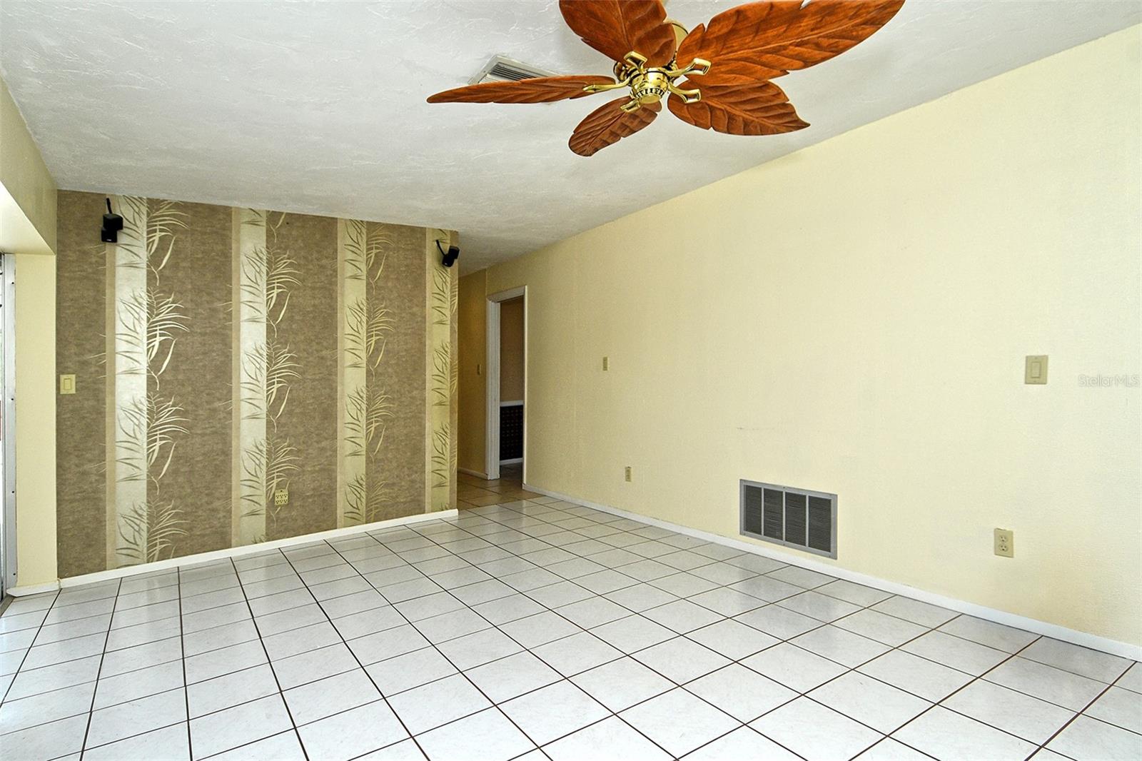 FRST LAKES COUNTRY CLUB ESTATES - Residential