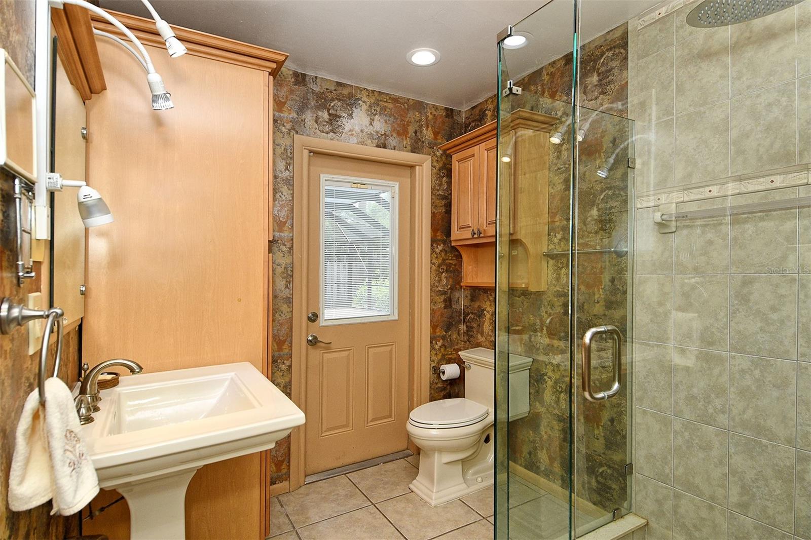 FRST LAKES COUNTRY CLUB ESTATES - Residential