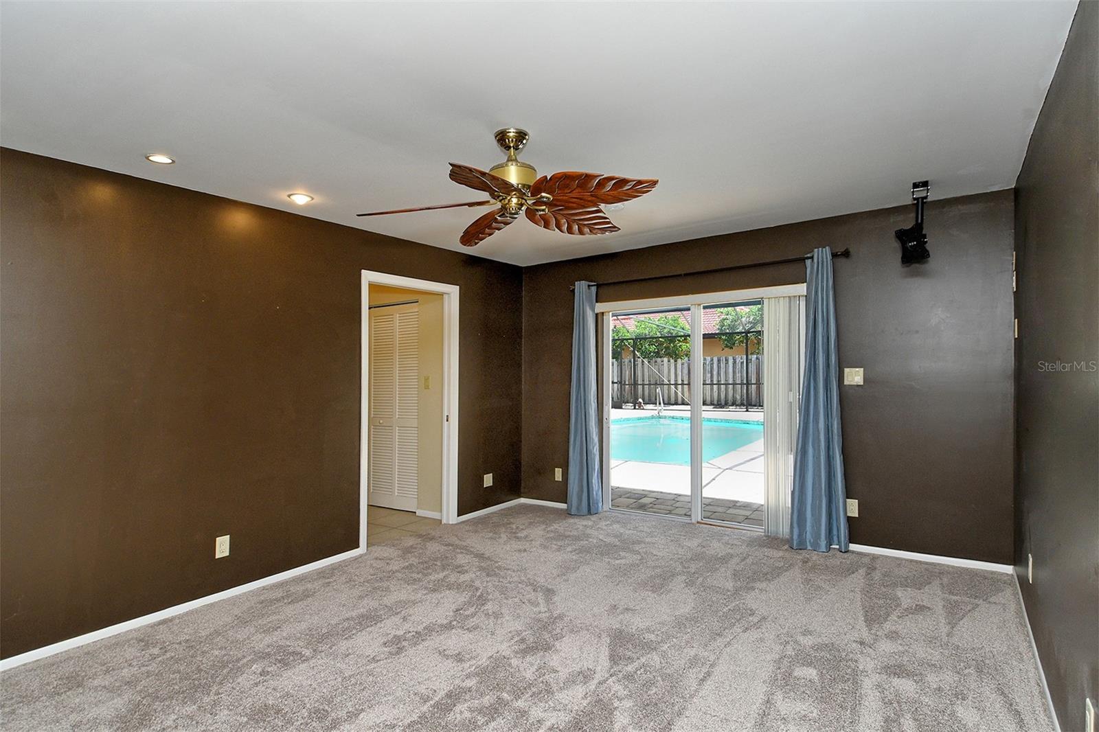 FRST LAKES COUNTRY CLUB ESTATES - Residential