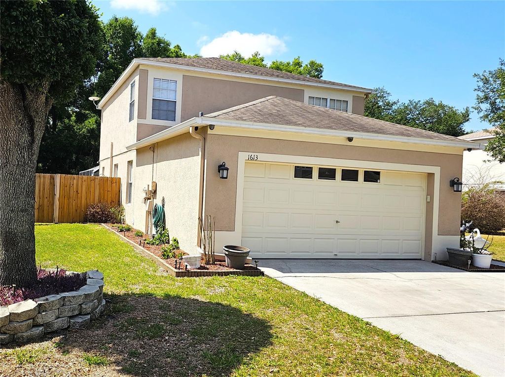 Photo of 1613 Mosaic Forest Drive, Seffner, FL 33584 (MLS # TB8500600)