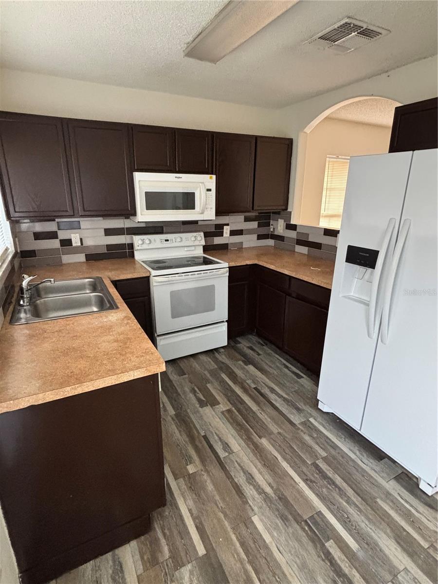 FAIRWAY GLEN AT MEADOW WOODS CONDO - Residential