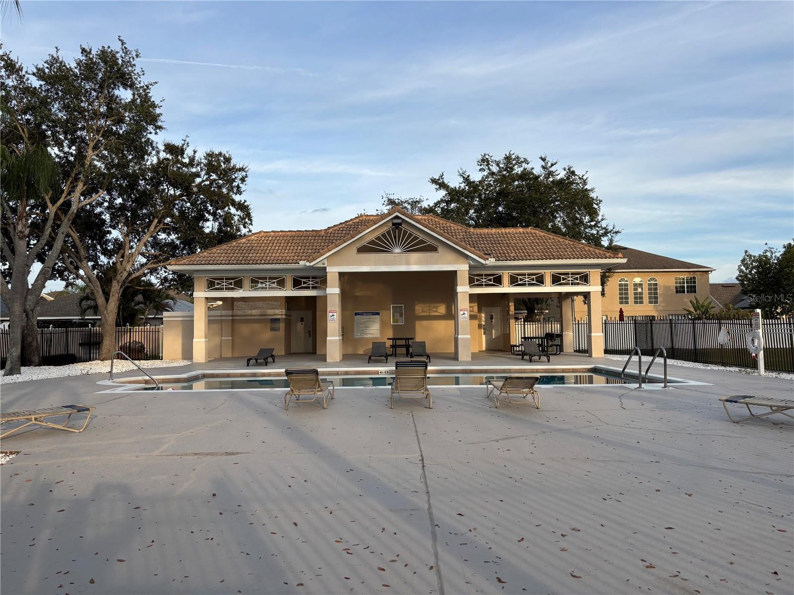 FAIRWAY GLEN AT MEADOW WOODS CONDO - Residential