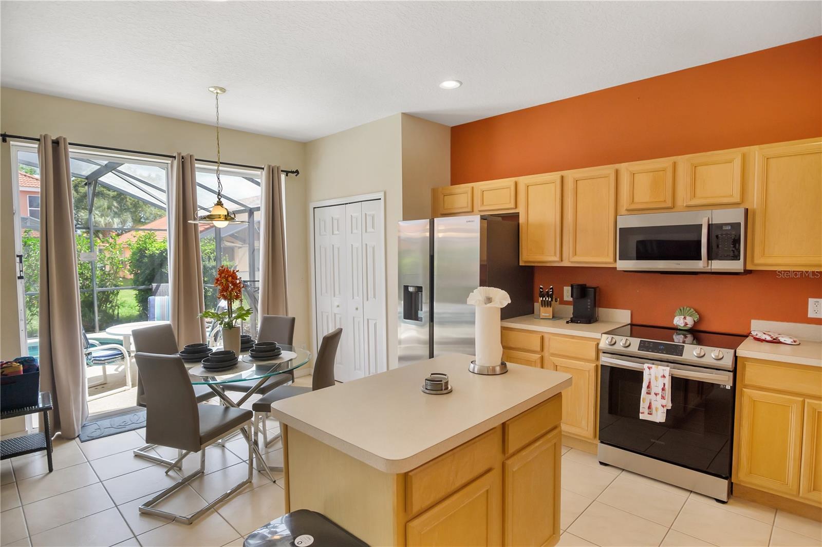 SOLANA - Residential Lease